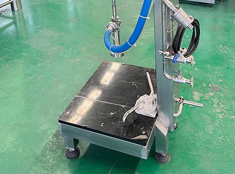 详情_0000_Single head keg filler后面