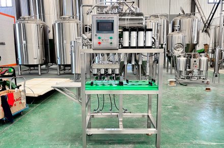 4 Heads Bottle Filling and Capping Machine